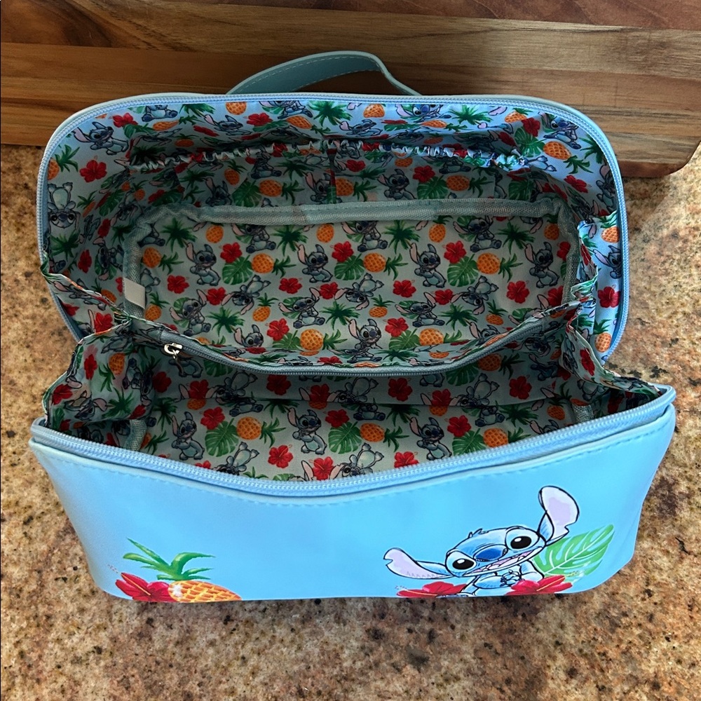 Disney Blue Cosmetic Bag with Stitch Design new - Picture 3 of 3